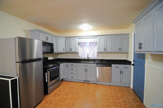 Building Photo - 1702 Truman Dr NE