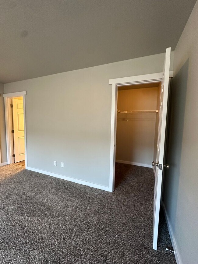 Building Photo - Juniper Ave 4-Plex (Juniper Prop.) - 02900-JUNI-00