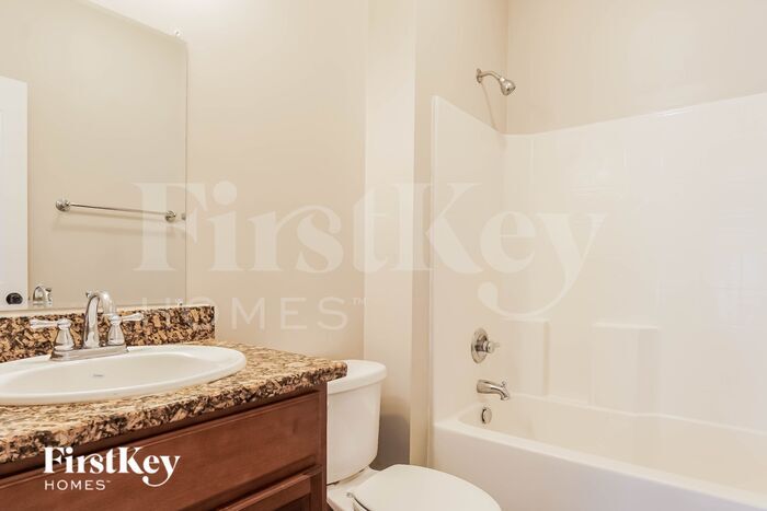 Building Photo - 5179 Meadow Lake Cir