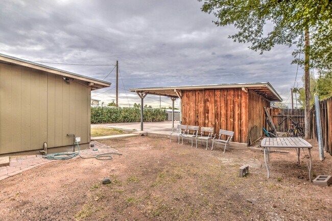 Building Photo - Vintage Ranch Home