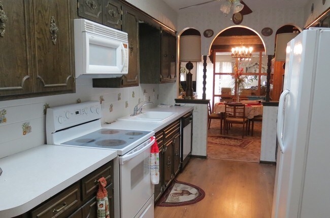 Kitchen - 4130 Monroe St
