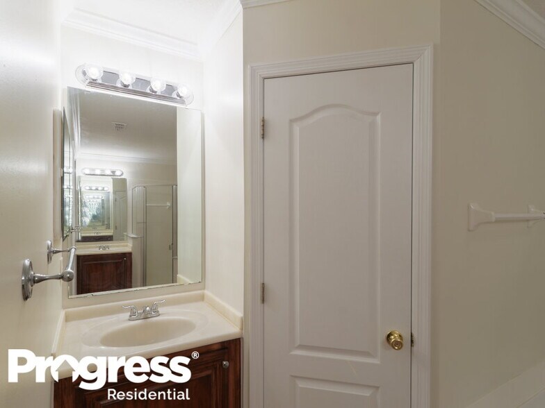 Building Photo - 168 Johns Glen Dr