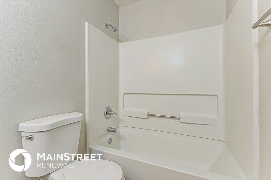 Building Photo - 1594 W Swisher Pl