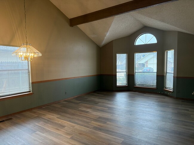 Building Photo - Welcome home to this spacious two-story gem!