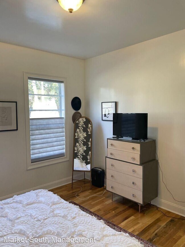 Building Photo - GORGEOUS UNIT NEAR STARLAND/SCAD