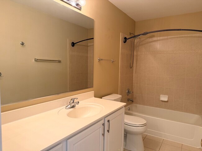 Building Photo - 1873 Crenshaw Cir
