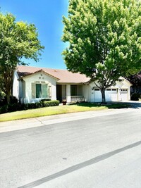 Building Photo - FURNISHED Springfield Home with a View - M...