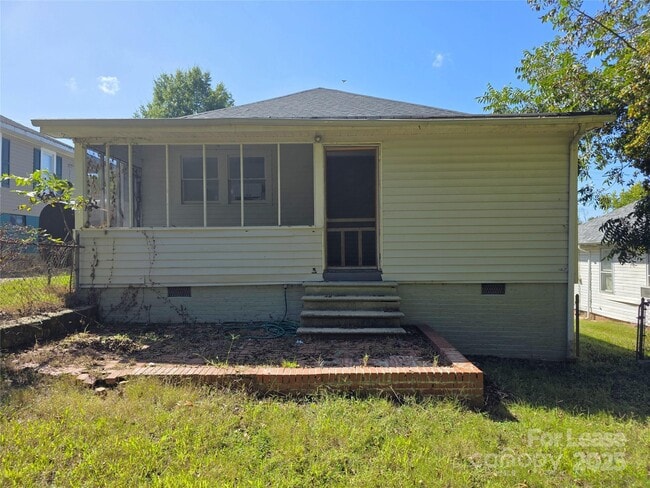 Building Photo - 106 Falls Rd