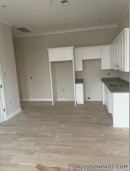 Building Photo - 16-18 Highgate St.