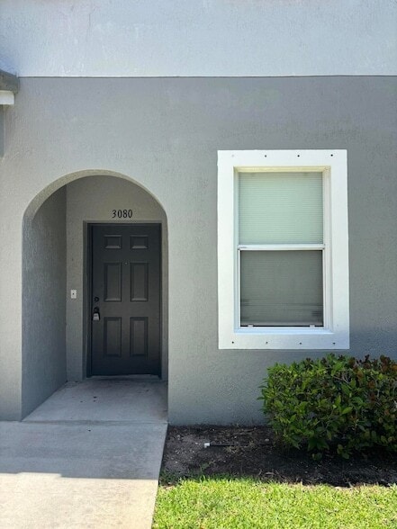 Building Photo - 3080 Grandiflora Dr