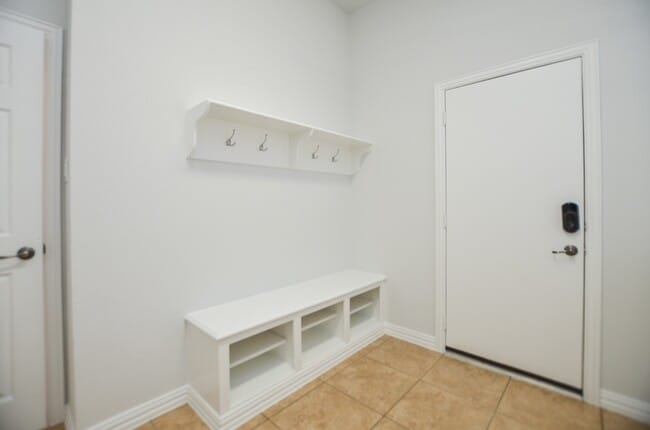 Building Photo - 4315 Village Forest Dr