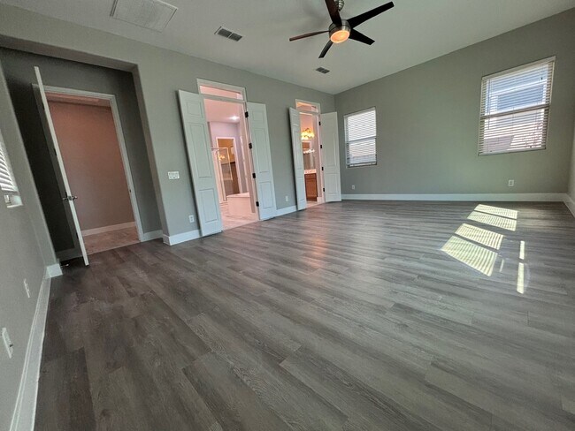 Building Photo - 3497 E Loma Vista St