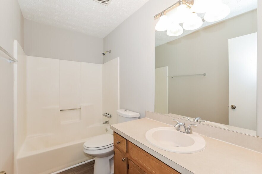 Building Photo - 2619 Majestic Cir