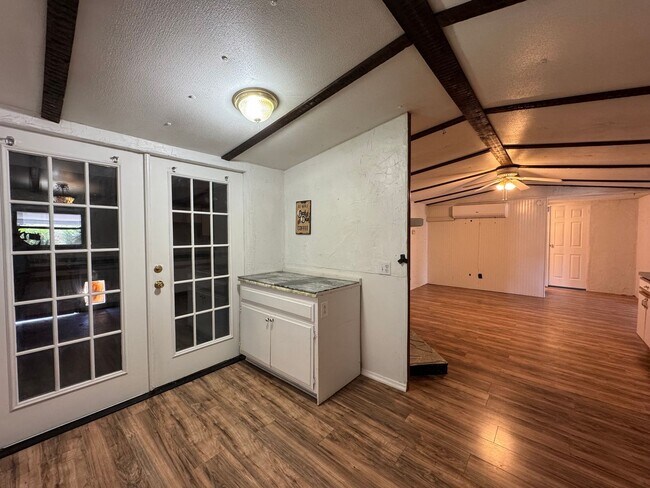 Building Photo - 5119 Mesa Dr