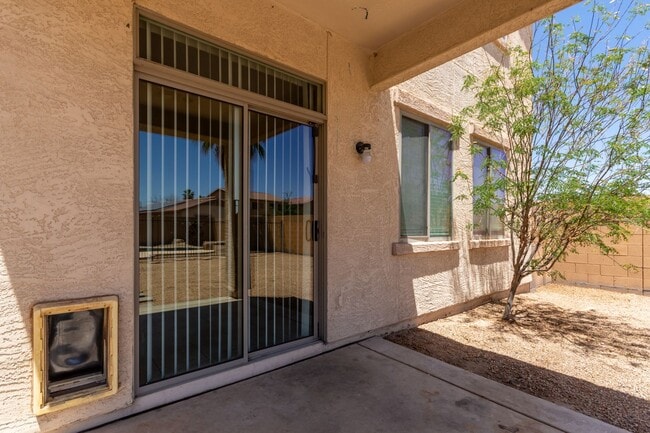Building Photo - Welcome to Your Dream Home in Laveen Farms!