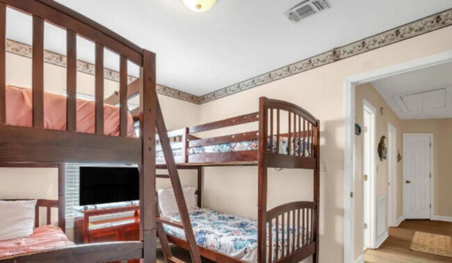 Building Photo - 1412 W Beach Blvd