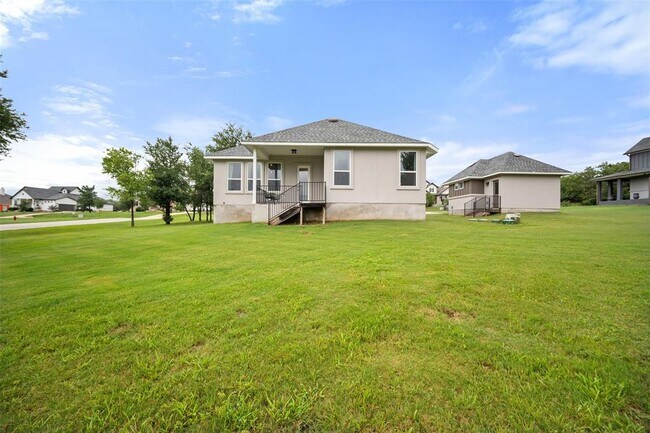 Building Photo - 127 Buteo St