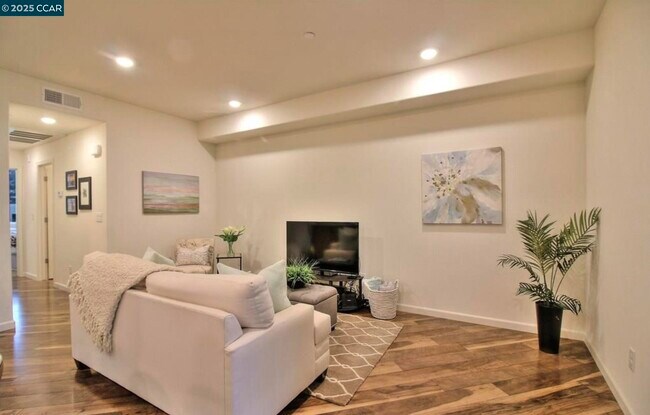 Building Photo - 4708 Norris Canyon Rd