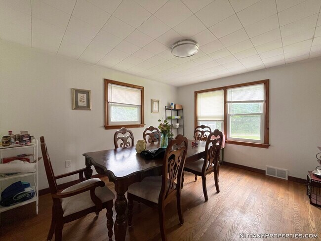 Building Photo - 120 Crestmont Ave