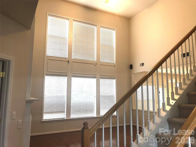 Building Photo - 9525 Oswald Ln