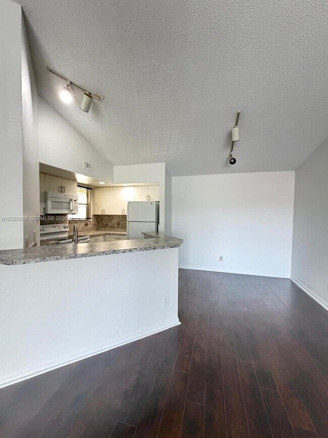 Building Photo - 12950 Vista Isles Dr