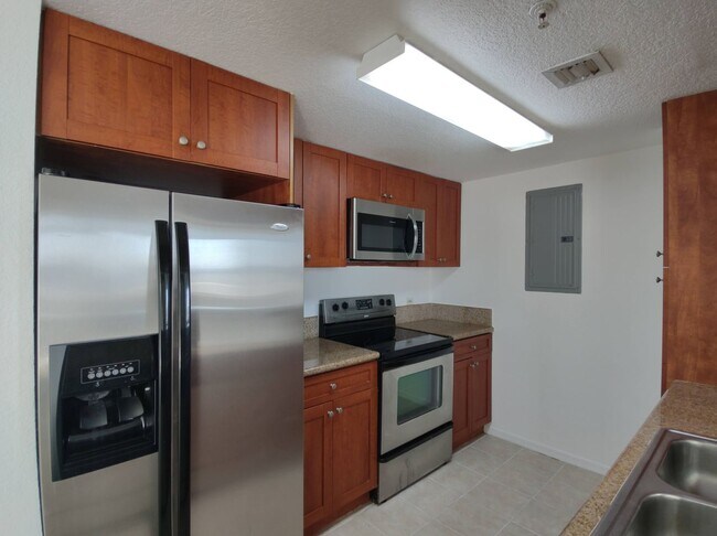 Building Photo - Modern 1BR/1BA Condo with Stainless Steel Appliances – Downtown Miami