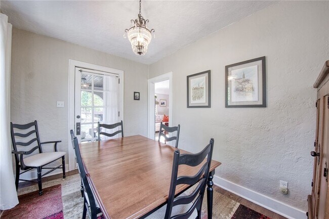 Building Photo - 261 Catalpa Pl