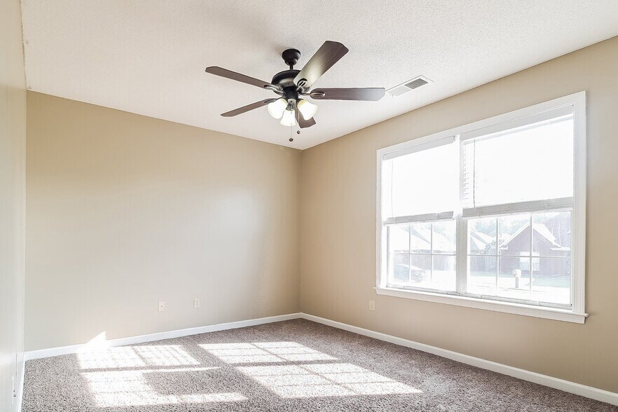 Building Photo - 455 Timber Way S