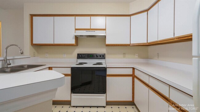 Building Photo - 1328 Heatherwood Ln