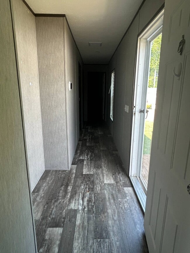 Building Photo - 575 Payne Creek