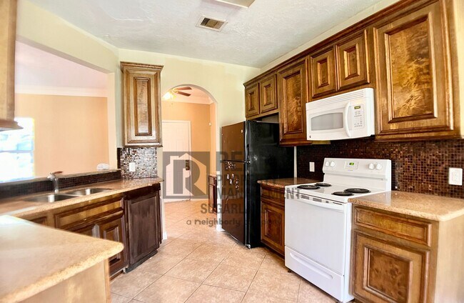 Building Photo - 5012 Higgins St