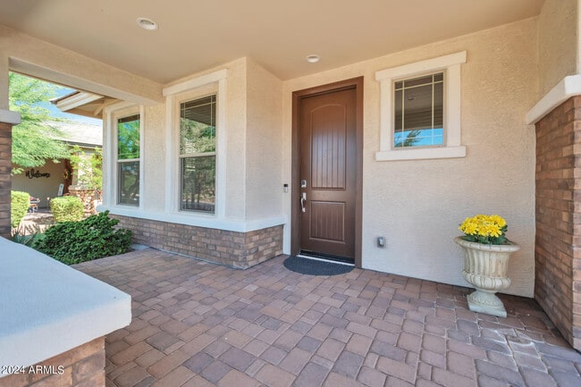 Building Photo - 5653 S Winchester