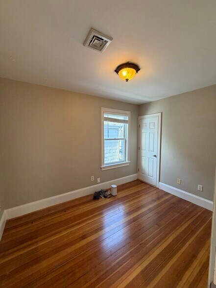 Building Photo - 45 Houghton St