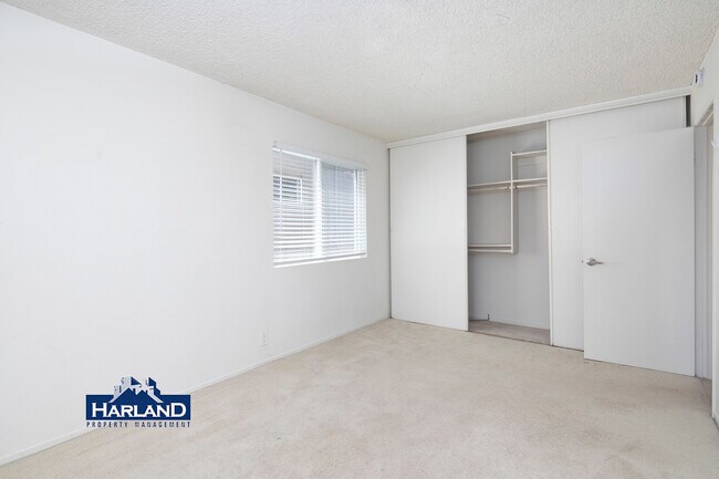 Building Photo - 2252 Via Aprilia