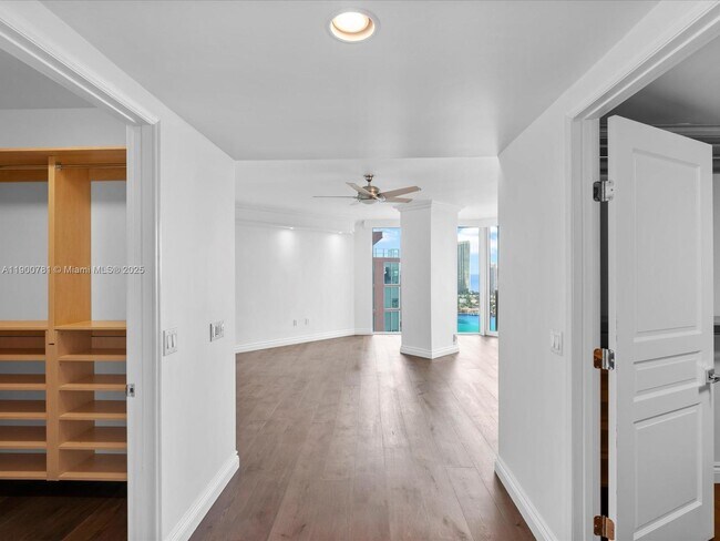 Building Photo - 3370 Hidden Bay Dr