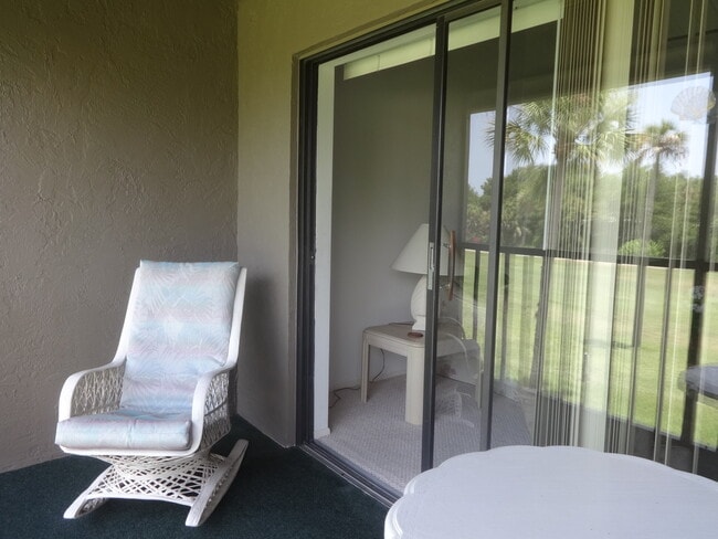 Building Photo - GREAT PRICE!  2BR/1.5 BATH - 2 month minimum rental