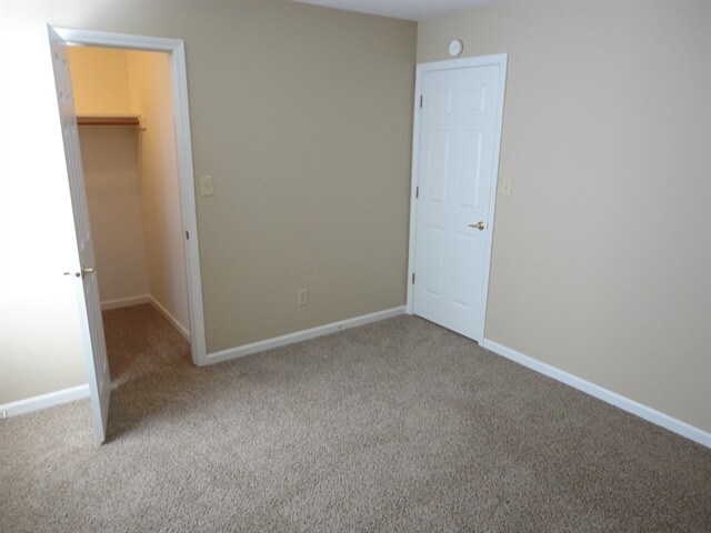 Building Photo - 5943 King Lear Dr