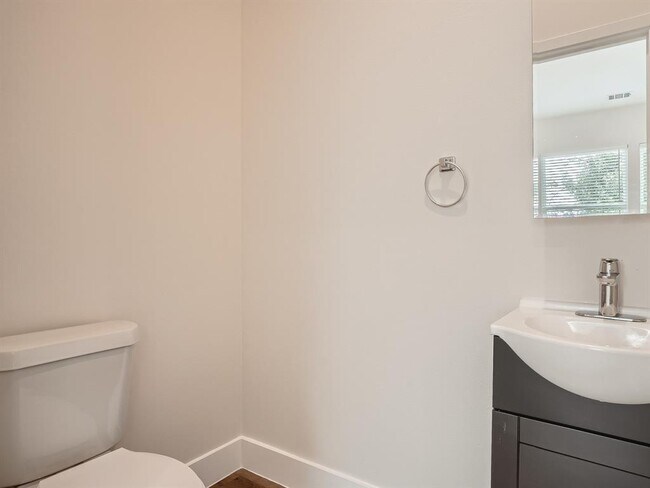 Building Photo - 6919 Bethune Ave