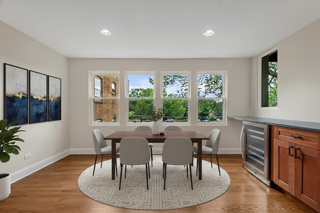 Building Photo - 610 Michigan Ave