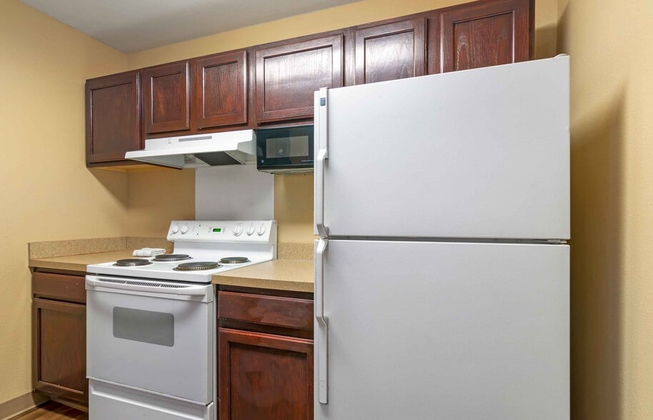 Building Photo - Furnished Studio-Kansas City - Overland Park - Metcalf Ave