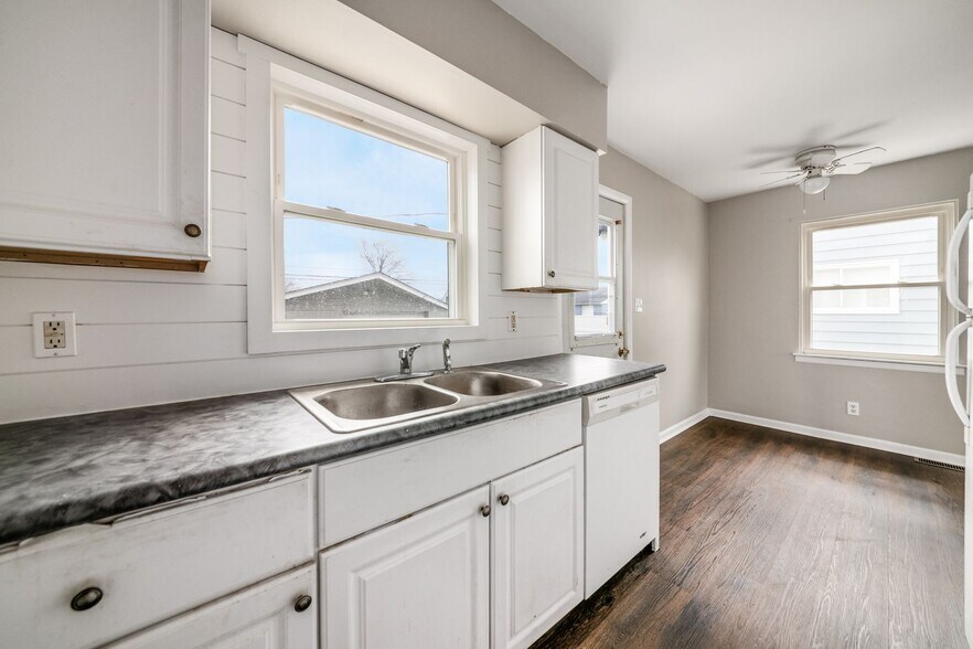 Kitchen - 4284 Beechgrove Dr