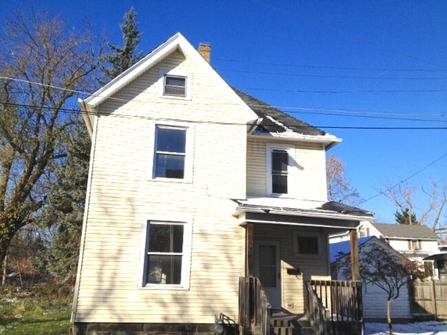 Primary Photo - 3 bedroom in Mansfield, small yard