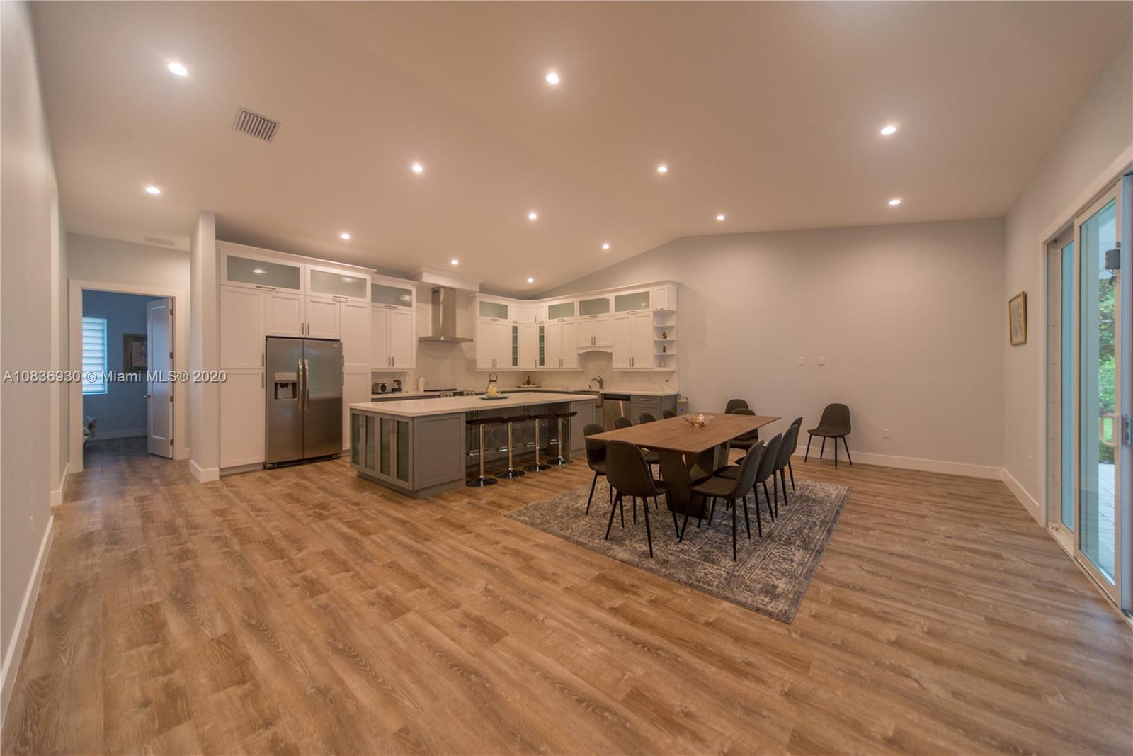 Building Photo - 4405 SW 64th Ct