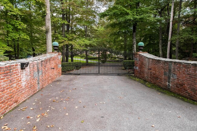 Building Photo - 367 Riversville Rd