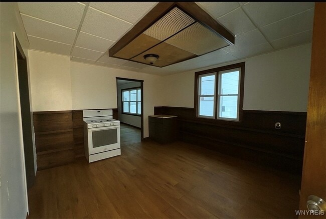 Building Photo - 108 Schutrum St