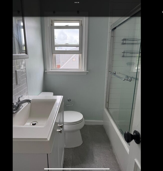 Building Photo - 905 6th St