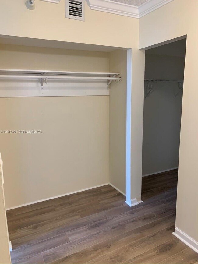 Building Photo - 20505 E Country Club Dr