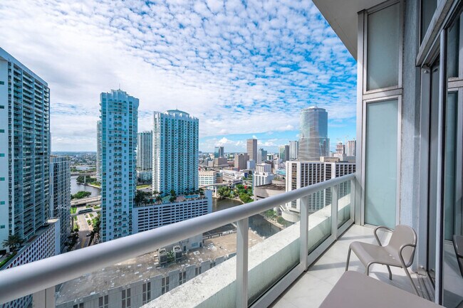 Building Photo - 485 Brickell Ave