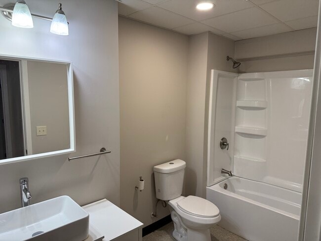 Building Photo - Szkola Flats