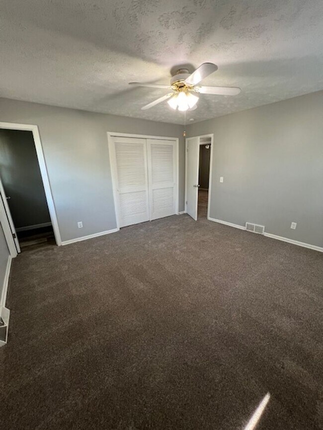 Building Photo - 3 Bedroom In Roanoke Estates!!
